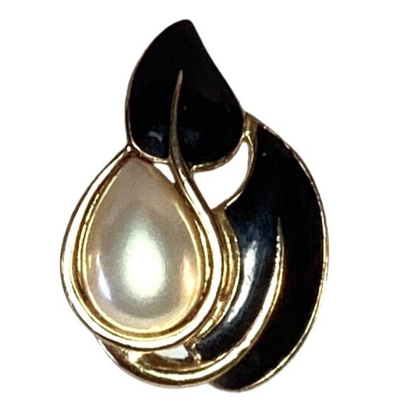 Trifari TM Gold Tone Clip On Earrings with Black Enamel Leaves Faux Pearl Vtg - Picture 3 of 5